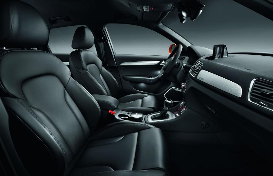 Интерьер Audi Q3 2.0 TFSI Quattro (8U) 2014 года  (NA) (фото 16 из 17)
